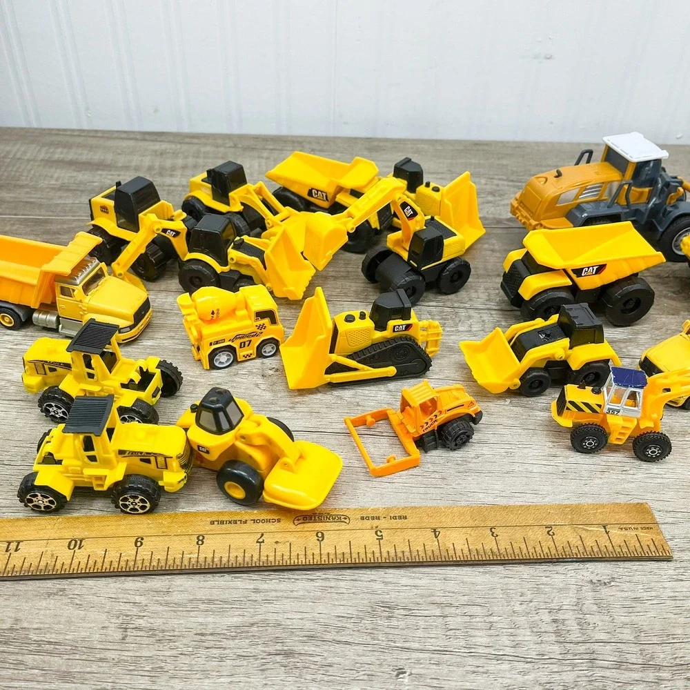 CAT Construction Toy Vehicle Lot Excavators Dump Trucks Bulldozers 16pc Set